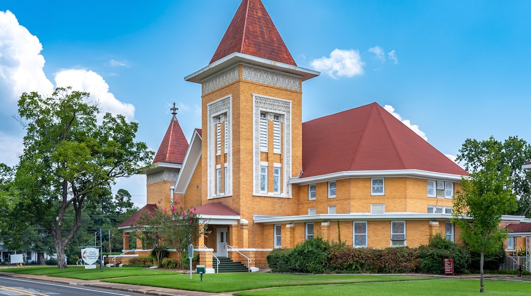 Pittsburg, Texas, Church