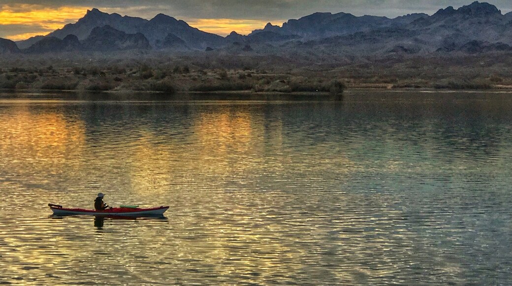 Exploring Lake Havasu while friends and family are freezing back home. No, I don’t feel guilty. #weekendgetaway
#lakehavasu
Mountain #reflections at sunrise.