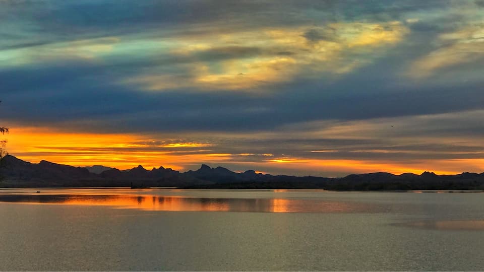 First time for us to do a little winter camping to escape the cold. I’m not going to complain about enjoying this view. #weekendgetaway
#takeahike