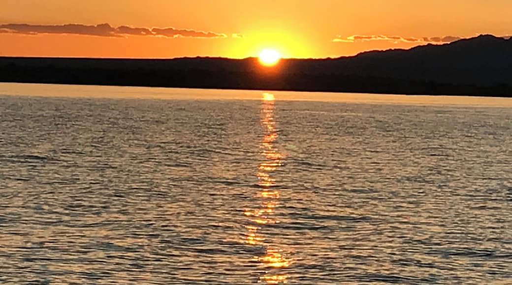 Lovely sunset on the cruise from Lake Havasu