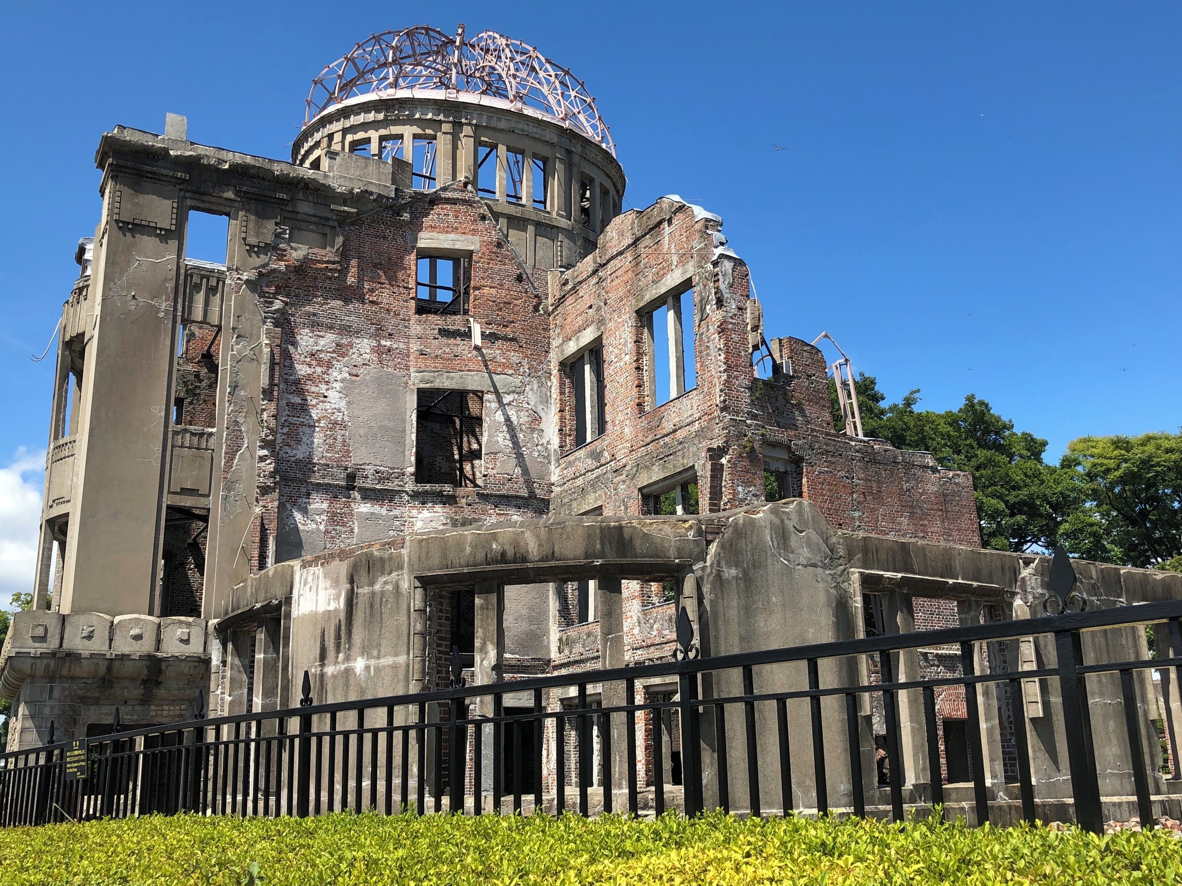 A must visit to remind ourselves mistakes that we should never forget #hiroshima