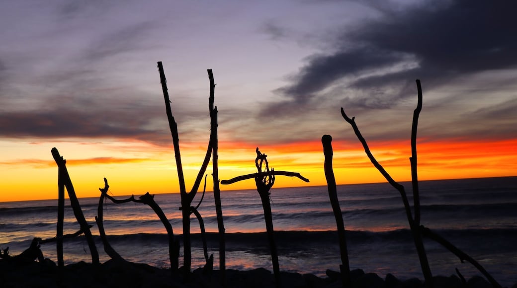 Kia Ora Tour 2017. Sunset in Hokitika beach, South Island New Zealand