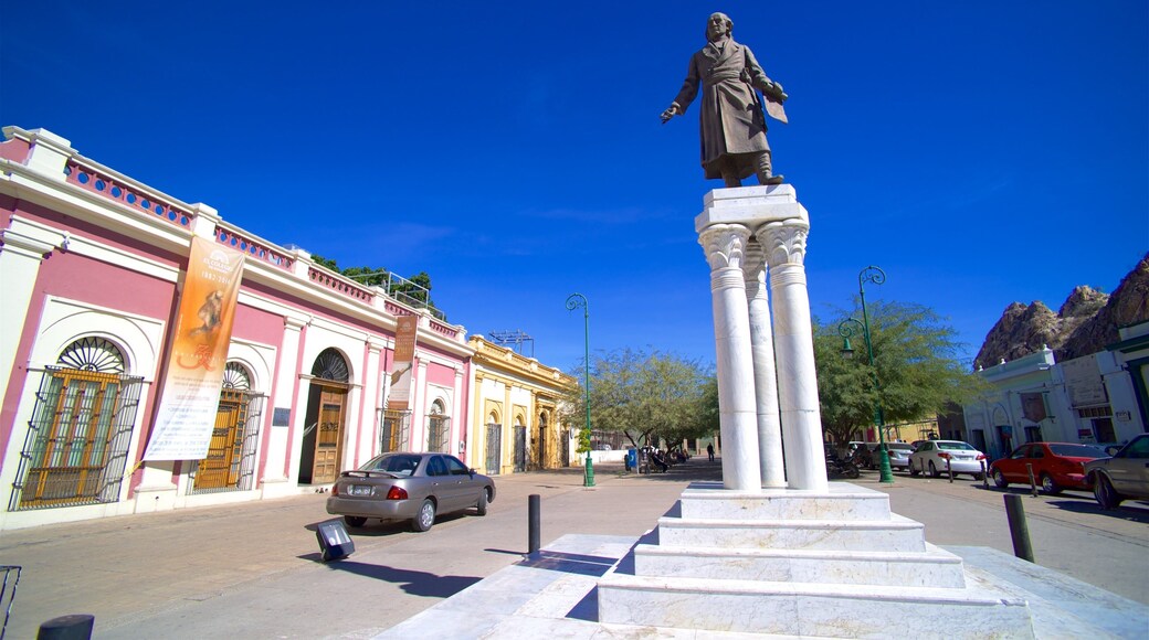 México que incluye imágenes de calles y una estatua o escultura