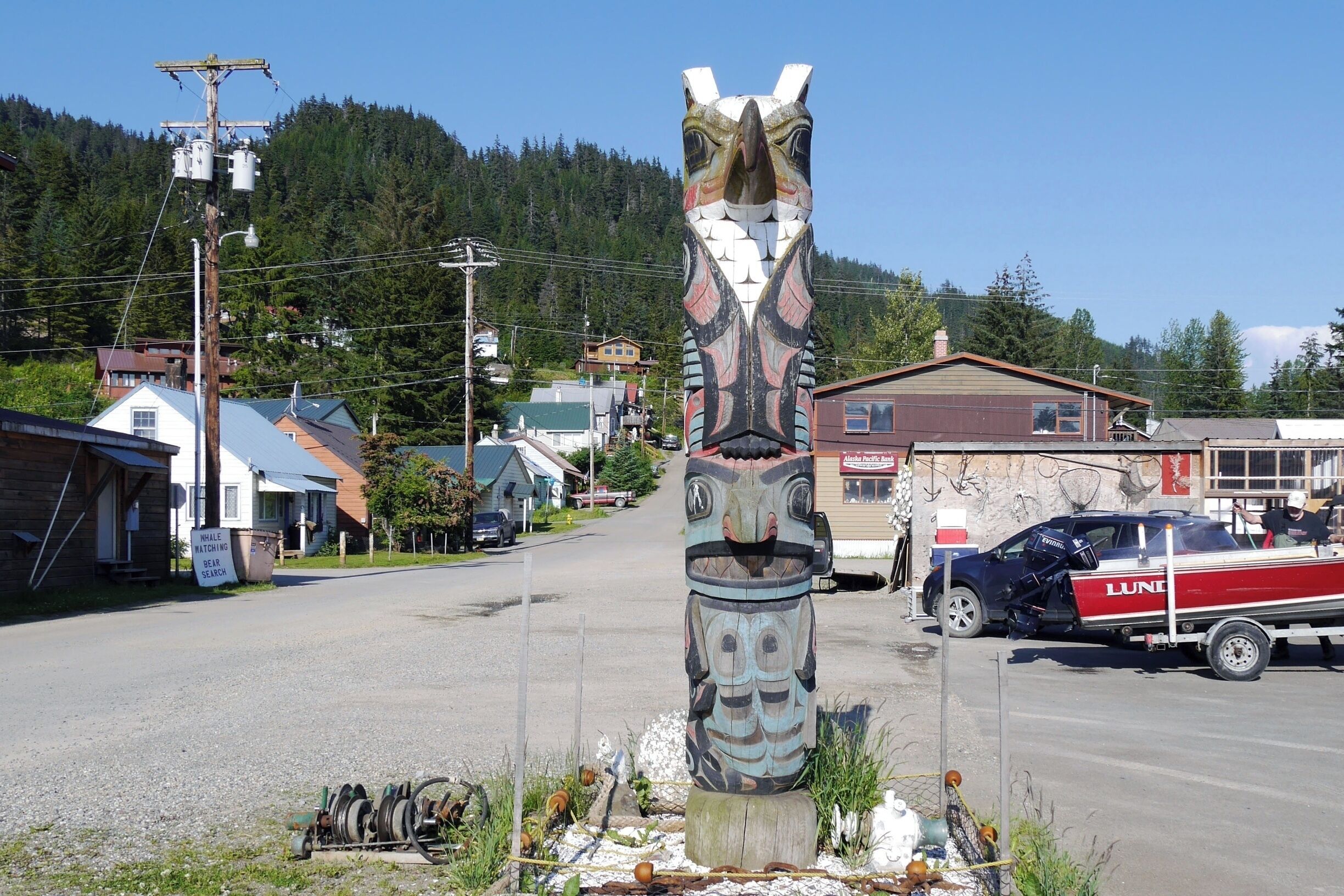 A street scene in Hoonah. Hoonah is a city on Chichagof Island (5th largest island in the USA) with a community of the Tlingit people. It has a remote, small town feel as it would with a population of around 750 which swells in summer to 1300 or so. There is a lot of native art, wood carving, painting etc. and the economy is based on fishing, boating, hiking and hunting.