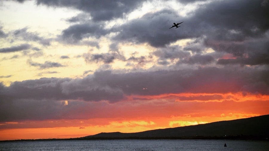 Sunset last night looking toward the departure route at the airport. Good spot this time of year for sunset photos.
#hawaii #honolulu#Oahu #sunset#goldenhour#outdoors#nature