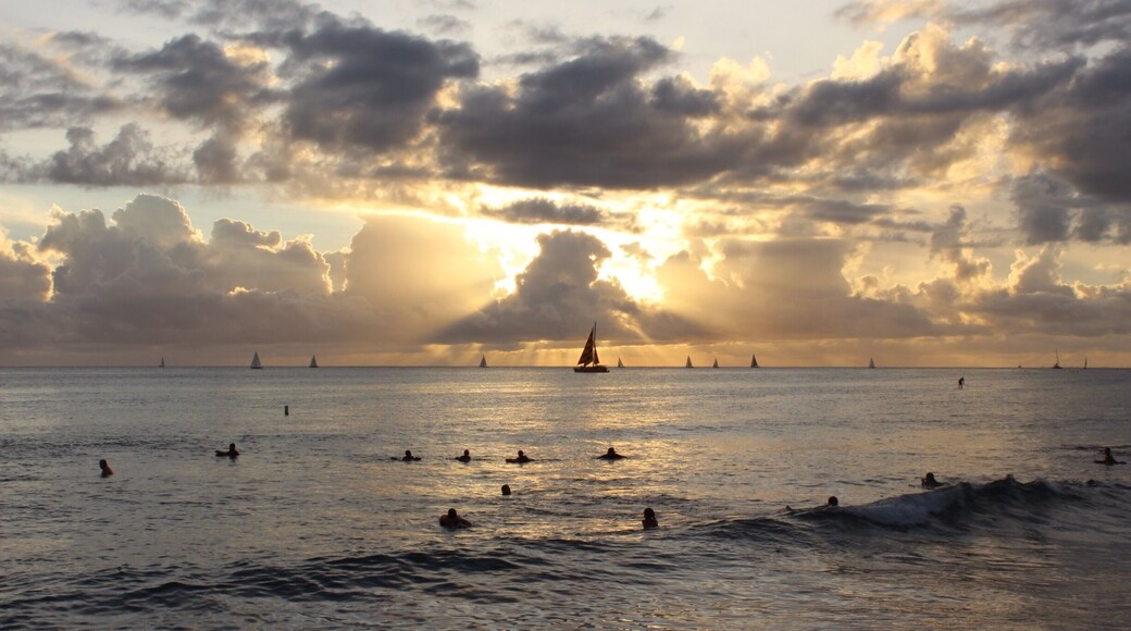 Parque Kuhio Beach