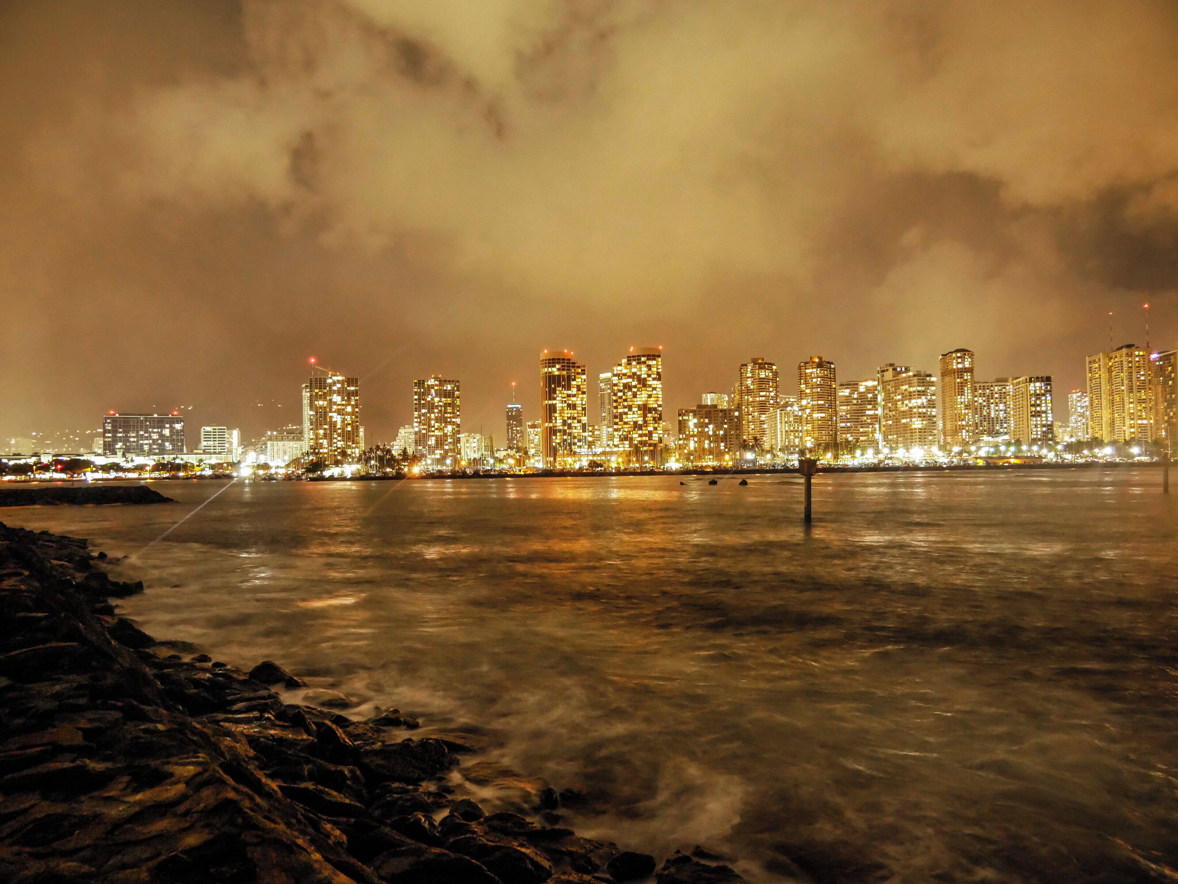 Hawai'i lights from the shore ✨ #lifeatexpedia