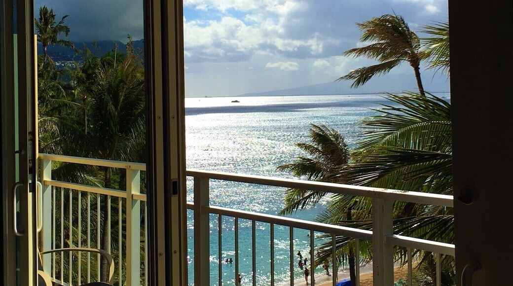 East Waikiki - much less crowded than middle Waikiki.
#LifeAtExpedia