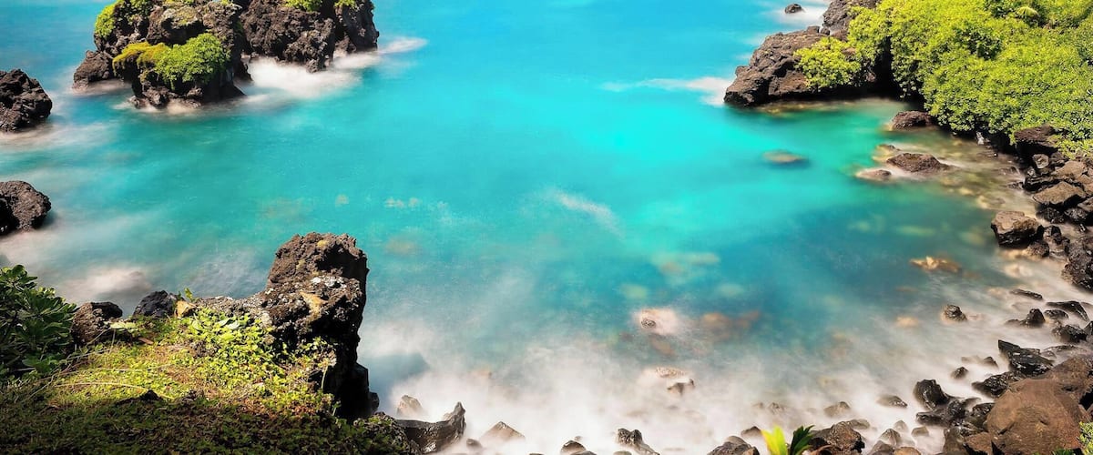 Probably one of my all time favorite beaches. Only had the chance to stop by for an hour but the colors and landscapes here are just unreal. I would have to say this place ranks in my top 3 spots I have ever been.