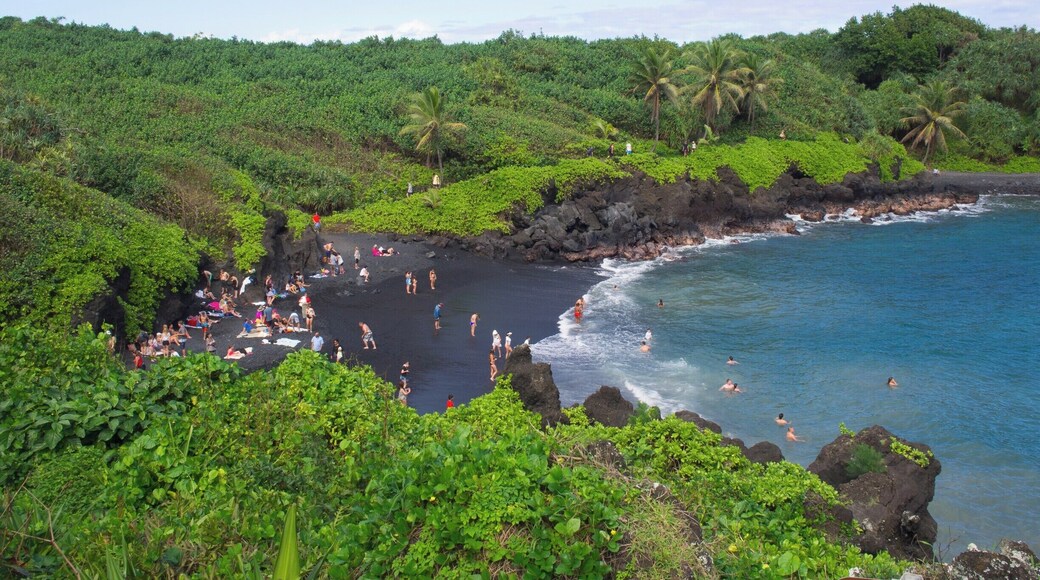 Not all the beaches have white/yellow sand. There are spectacular black beaches at least in Hawaii and Iceland.
#BeachTips