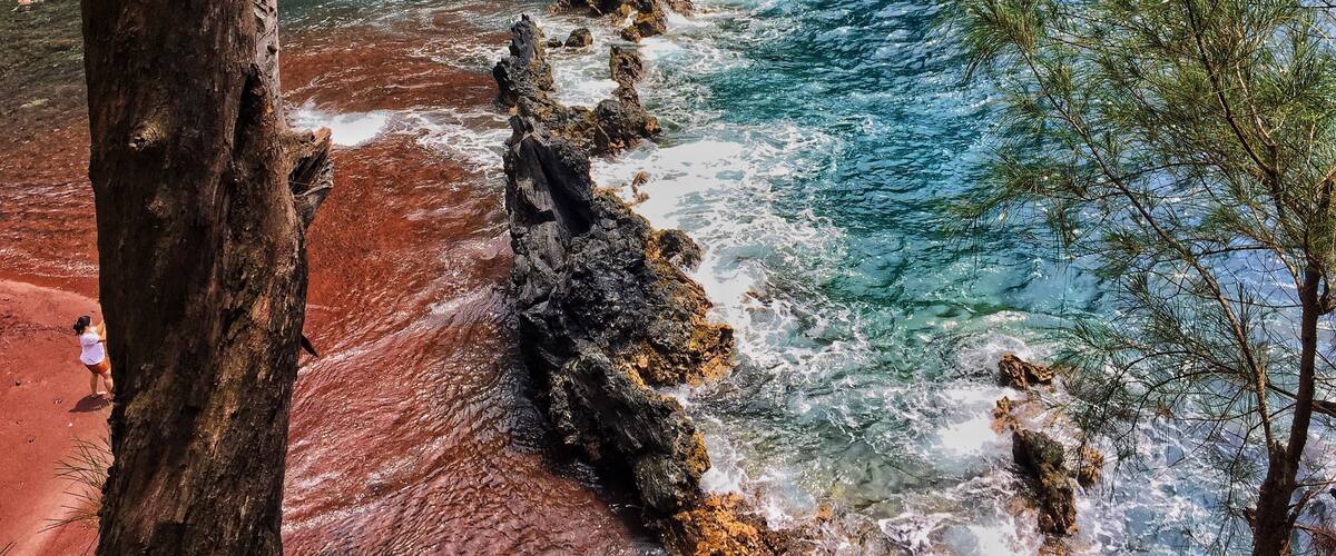 Red sand beach 🌊