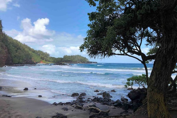 One of my most beautiful shots of our trip to #Hana. Love this beach! (But don’t swim there - strong currents!) #Maui #Hawaii