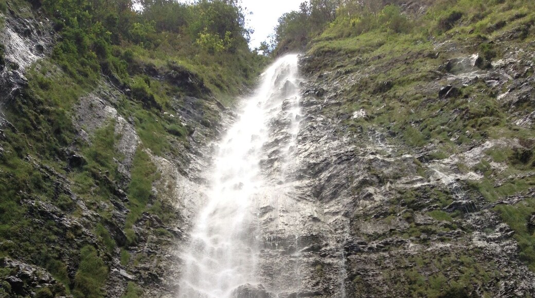 It's a 4 mile round trip hike to this waterfall at the end of the Road to Hana but it's worth it!!