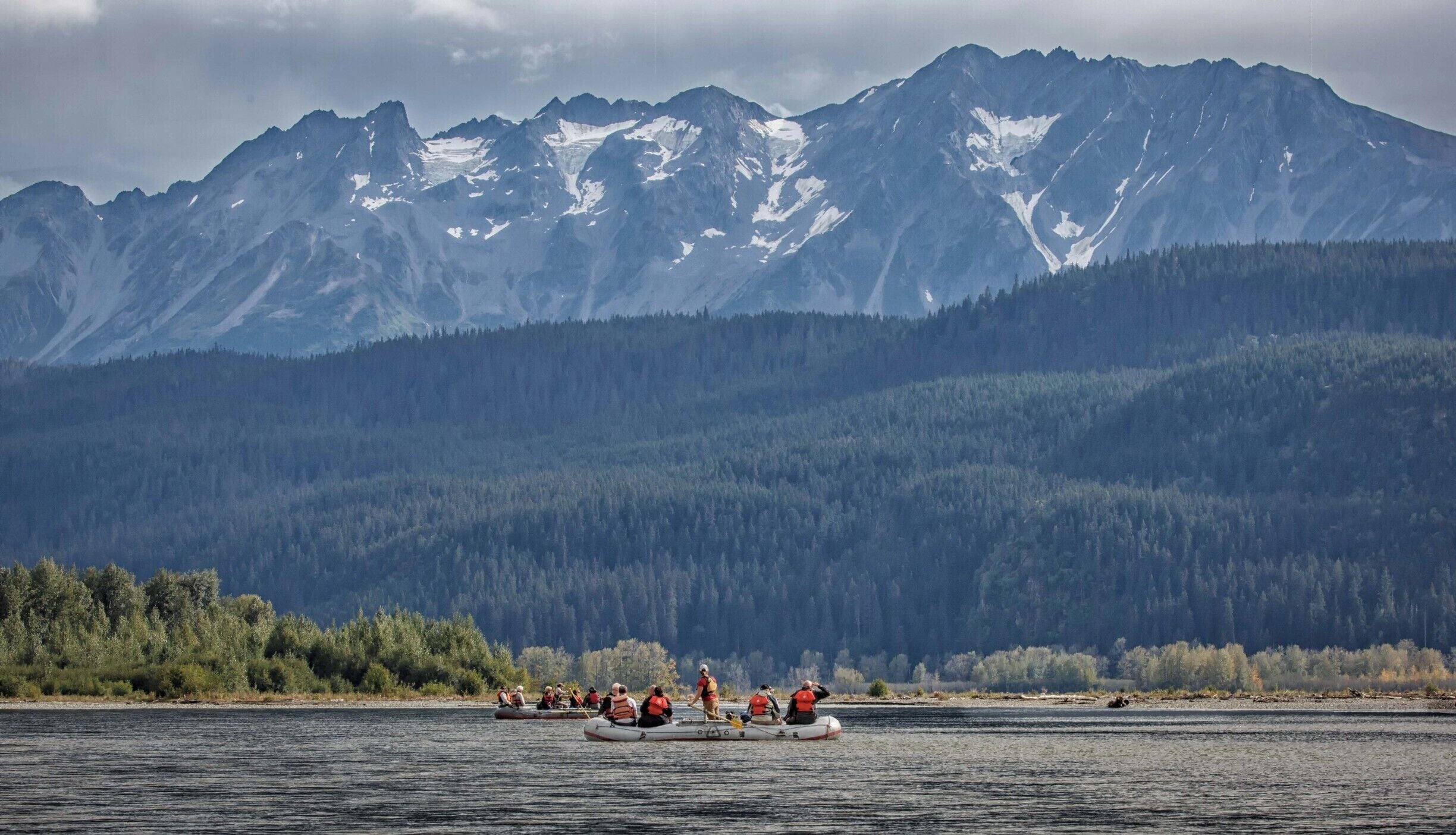 A rafting trip down the Chillkat River was an experience of a lifetime. It was a calm show float which gave time to meditate in the spectacular beauty. 