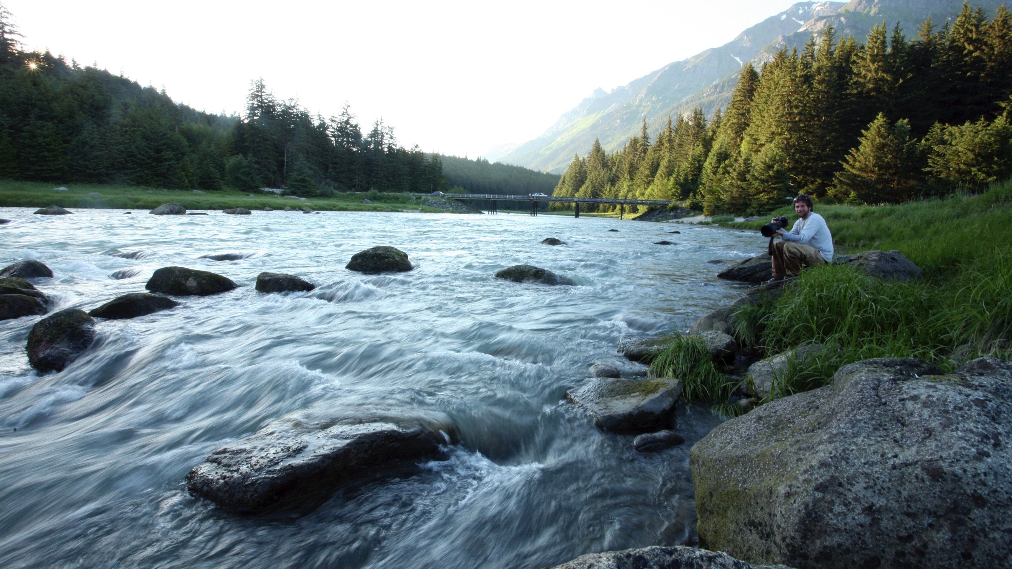 海恩斯 其中包括 寧靜的景觀 和 河流或小溪 以及 一個男性