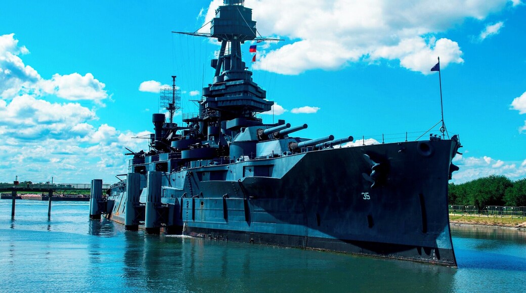 Great battleship to have a look around on