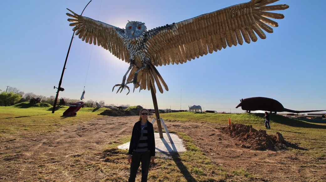 Area with large metal sculptures.
#StunningStructures