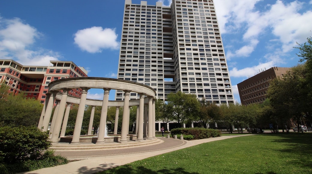 Random structure in the museum district.