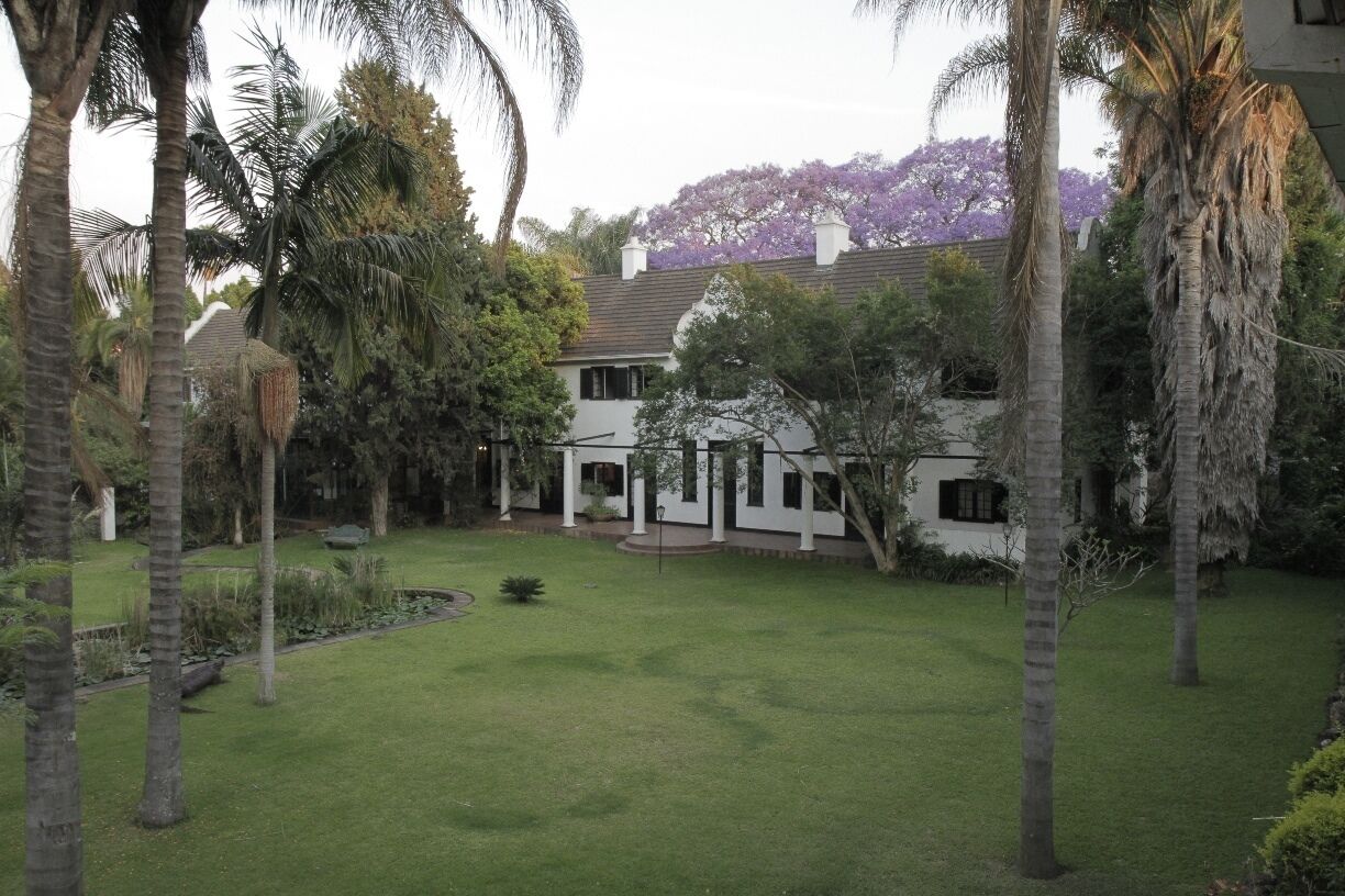 Nice hotel and beautiful gardens in Harare