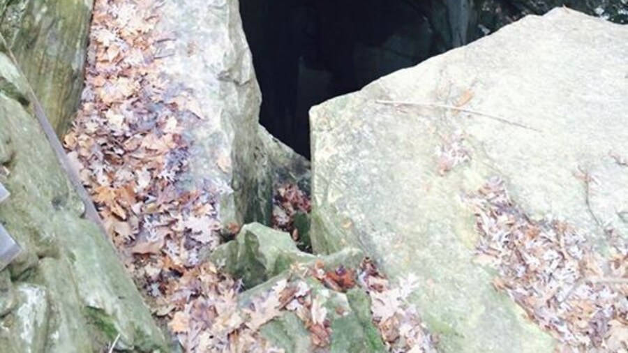 Hiking to the Natural Well. Known to be a very deep~