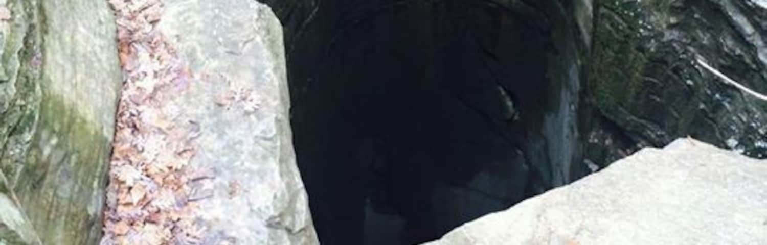 Hiking to the Natural Well. Known to be a very deep~