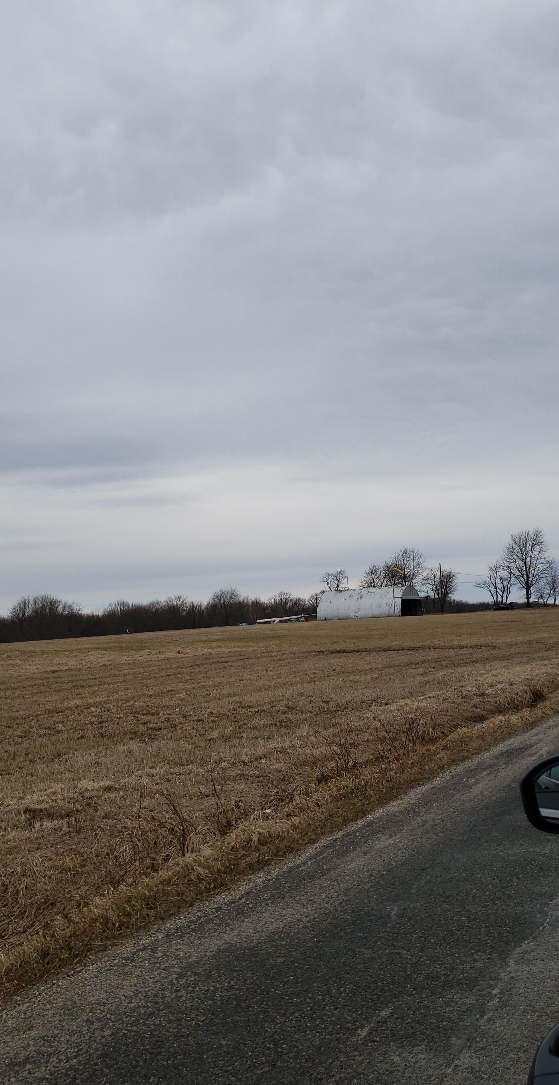 An old airfield that was part of the Roxbury Airport. Some beautiful planes left behind as well..

#abandondedbuilding #abandoned_places #airport #beautiful #adventures #urbanexploration #urbanex #abandoned