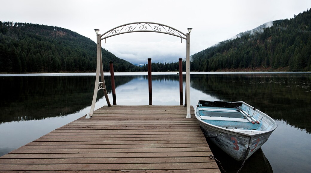 Tranquil MIrror Lake in Idaho.
