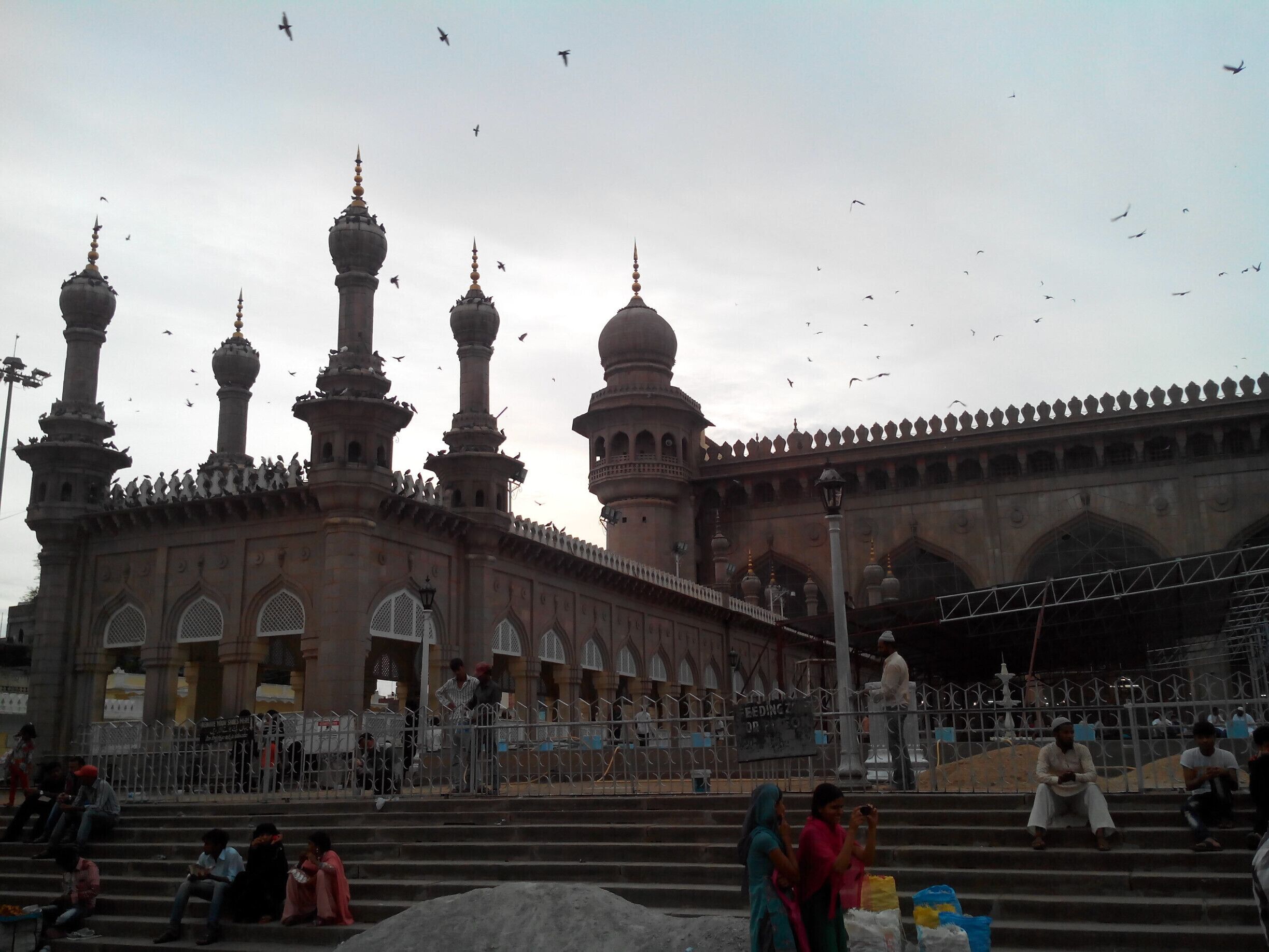 It is one of the largest Mosques in India.
In 1694, The construction was completed by Mughal Emperor Aurangzeb after conquering Hyderabad.