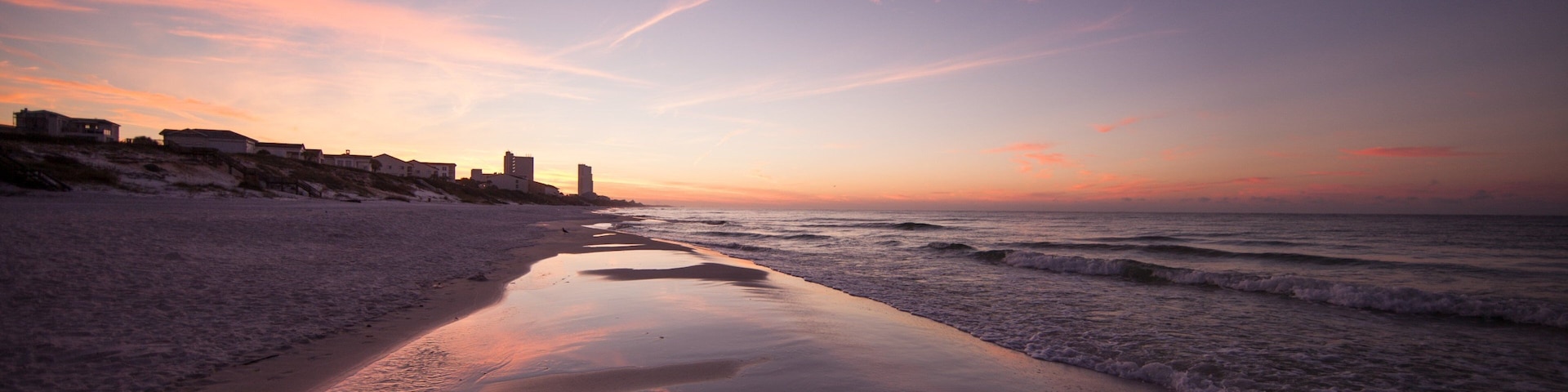 Fort Walton Beach das einen Sandstrand und Sonnenuntergang