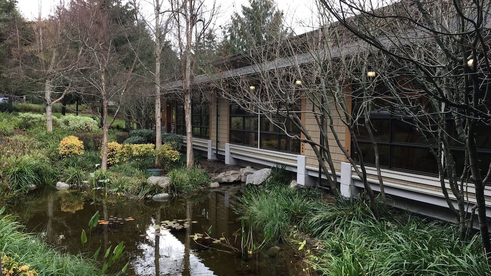Did a corporate offsite/retreat here, and loved it. Beautiful little oasis in SeaTac. Beautiful grounds, rooms, and really friendly staff. Also, the Copperleaf restaurant there is a must try.