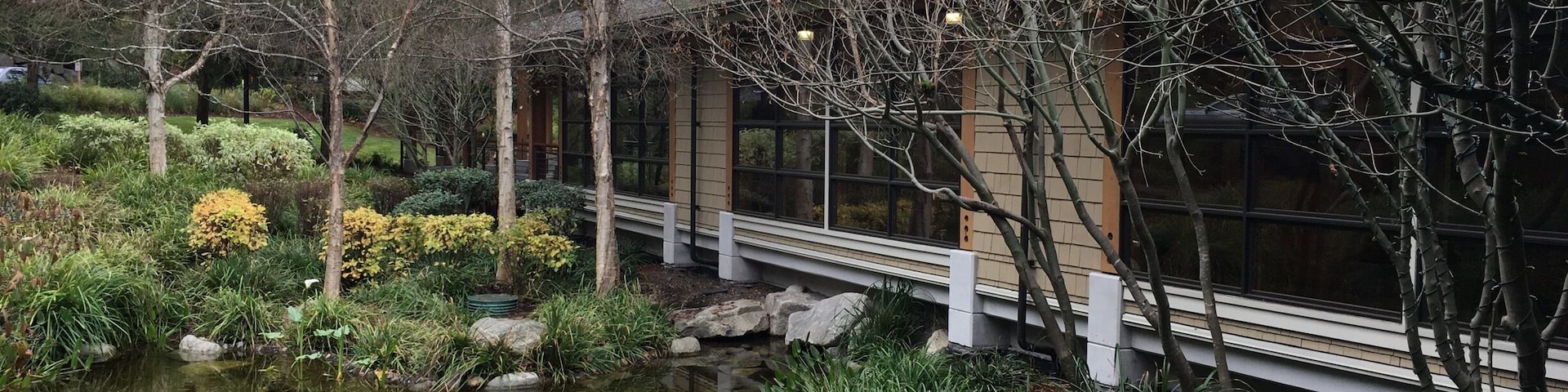 Did a corporate offsite/retreat here, and loved it. Beautiful little oasis in SeaTac. Beautiful grounds, rooms, and really friendly staff. Also, the Copperleaf restaurant there is a must try.