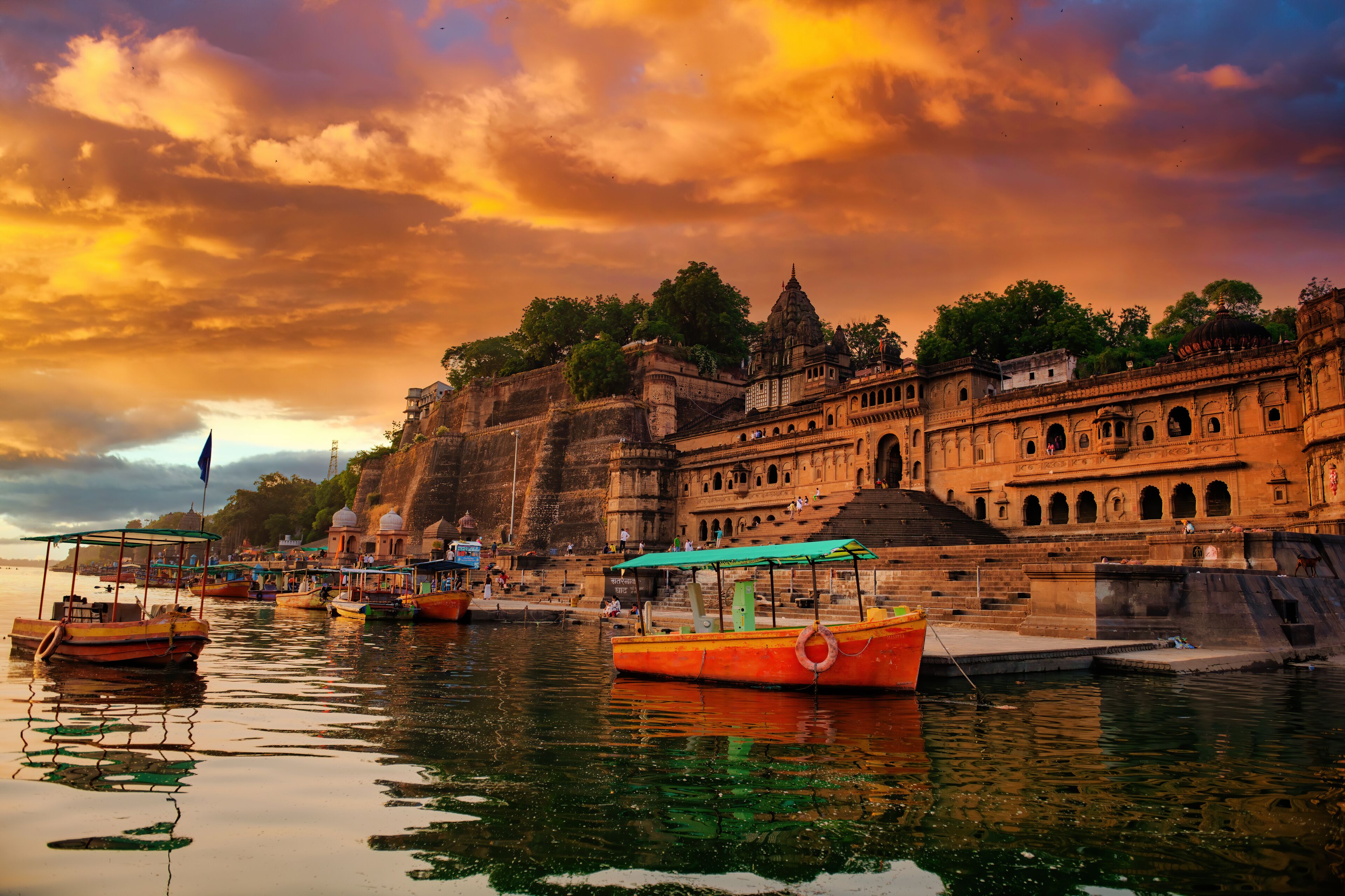 Maheshwar Ghat, a religious Hindu river bank famous amongst pilgrims, Maheshwar, State of Madhya Pradesh, India