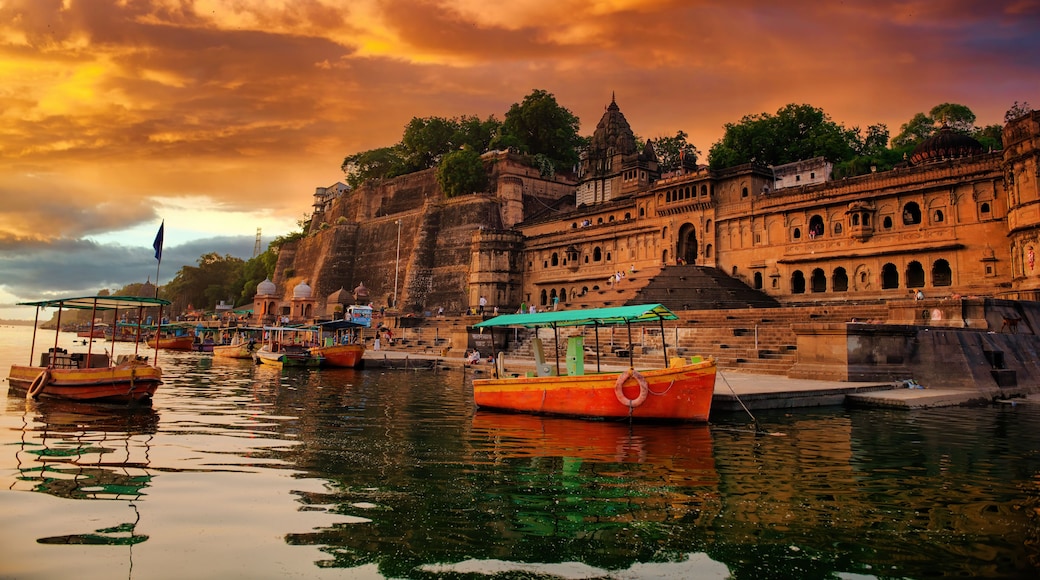 Maheshwar Ghat, a religious Hindu river bank famous amongst pilgrims, Maheshwar, State of Madhya Pradesh, India