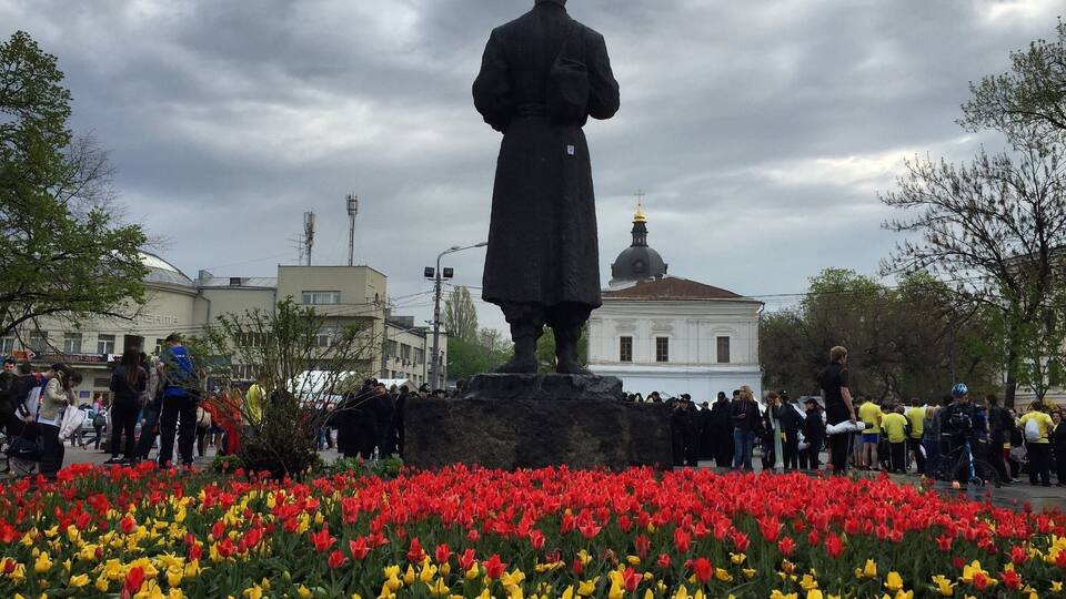 I wish the flowers were in front of the statue, not behind.