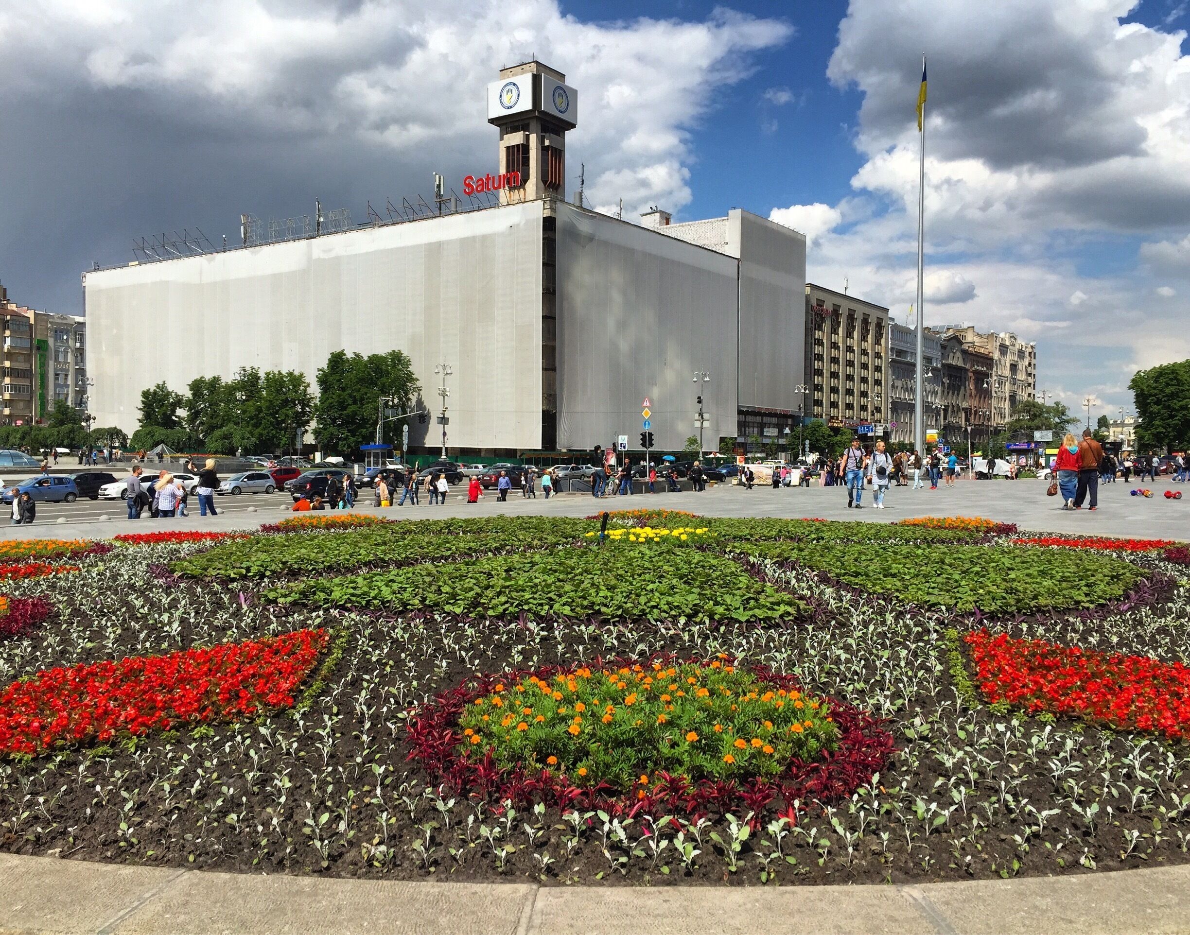 Smack dab in the middle of the platz. A beautiful time of year. 