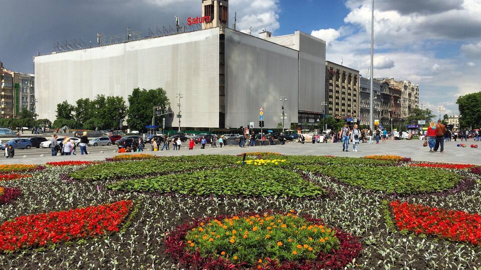 Smack dab in the middle of the platz. A beautiful time of year.