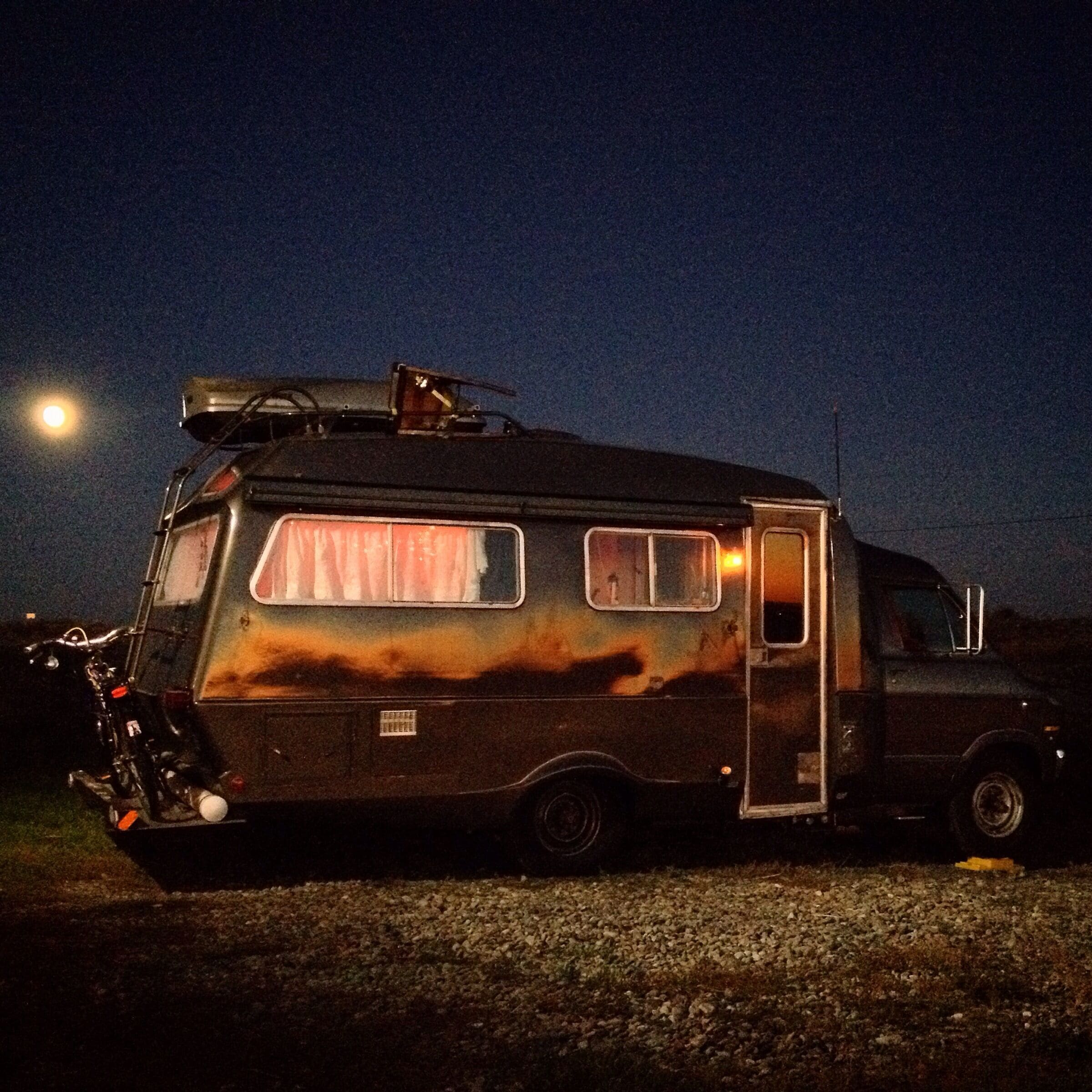 Moonrise over Vandalf with the fiery sunset reflecting on it's side. What a beautiful evening. #roadtrip #alwaysexplore