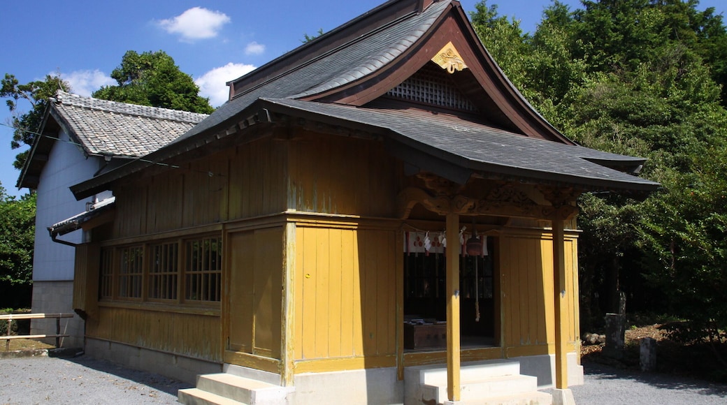 The shrine building of Amanotanagao jinja. Honden is covered in the wall and the tile-roofing connected from Haiden, and Honden is protected from the rainstorm.