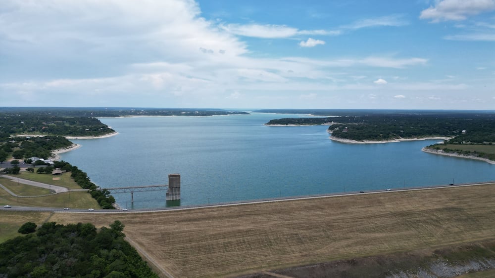 Belton Lake is a U.S. Army Corps of Engineers reservoir on the Leon River in the Brazos River basin, 5 miles (8 km) northwest of Belton, Texas.