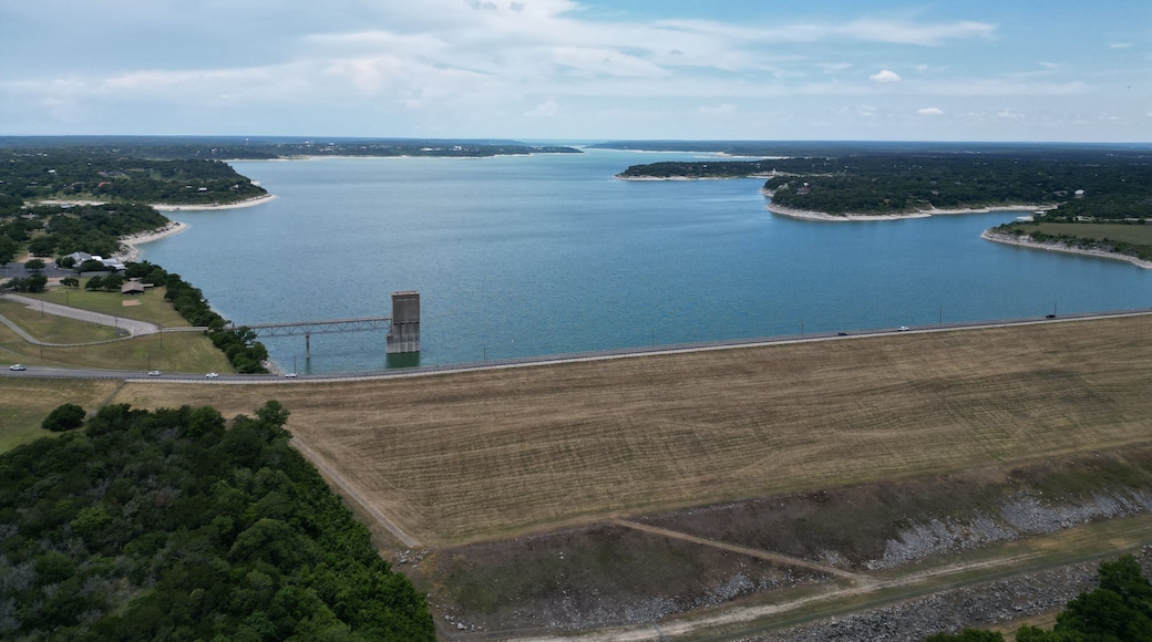 Belton Lake is a U.S. Army Corps of Engineers reservoir on the Leon River in the Brazos River basin, 5 miles (8 km) northwest of Belton, Texas.