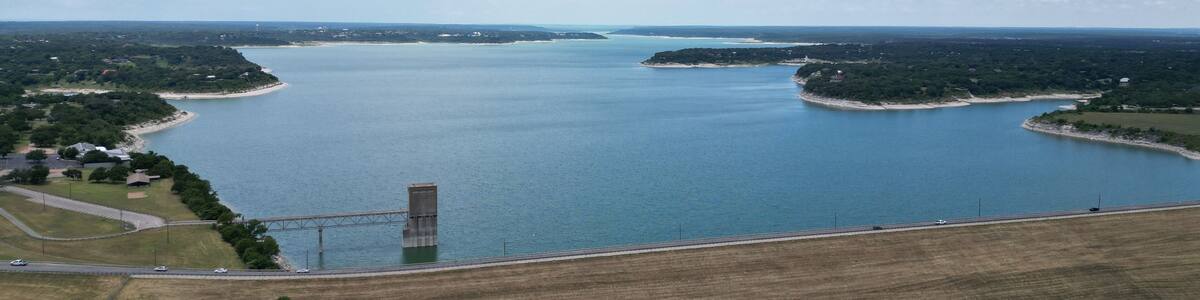 Belton Lake is a U.S. Army Corps of Engineers reservoir on the Leon River in the Brazos River basin, 5 miles (8 km) northwest of Belton, Texas.