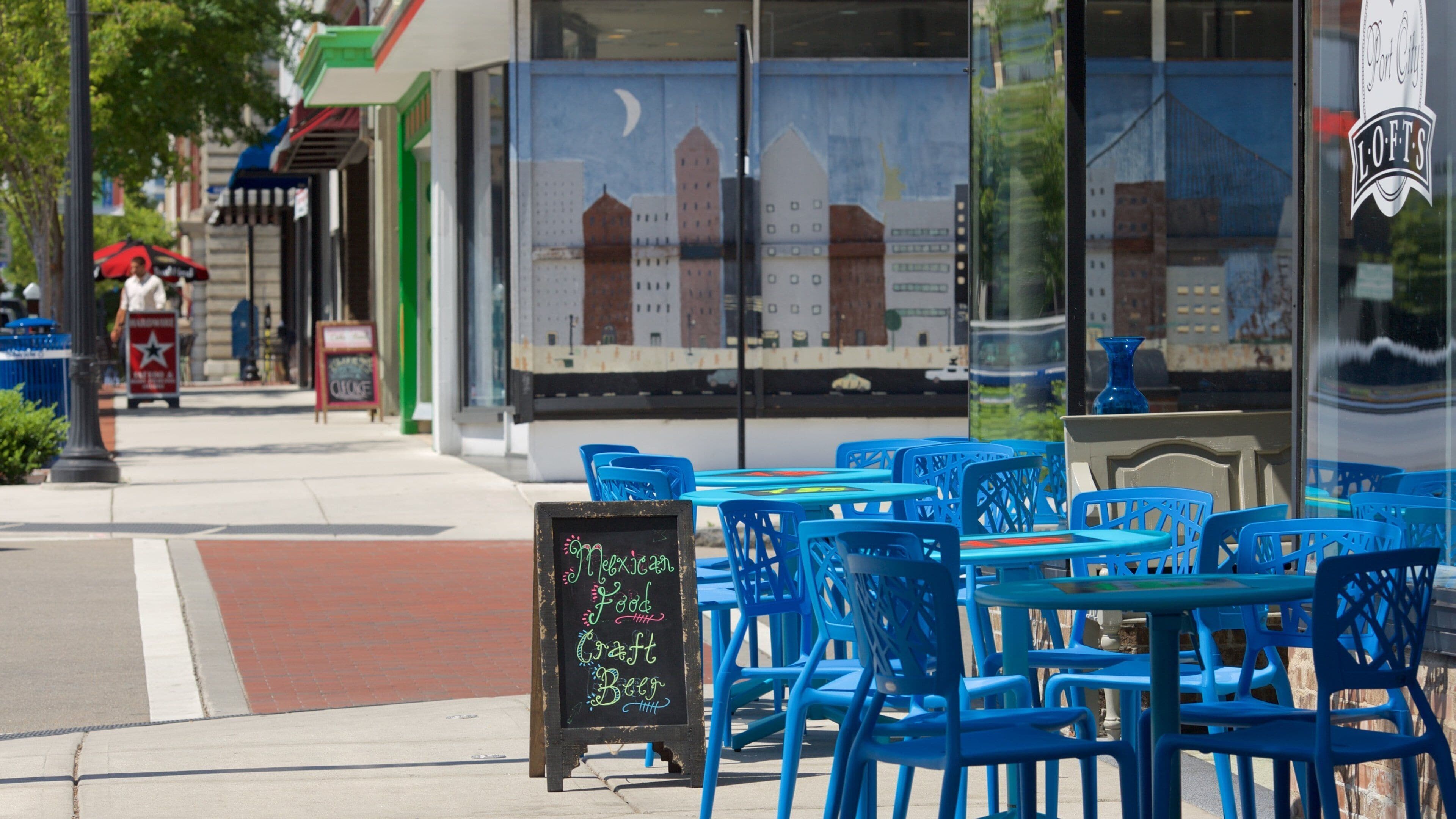 Wilmington featuring cafe scenes