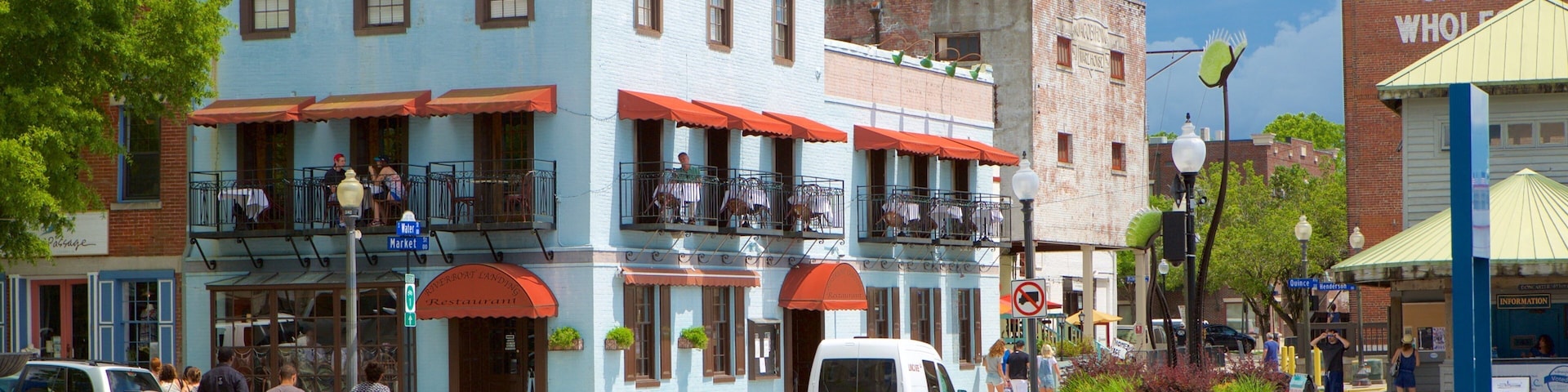 Wilmington featuring street scenes as well as a small group of people