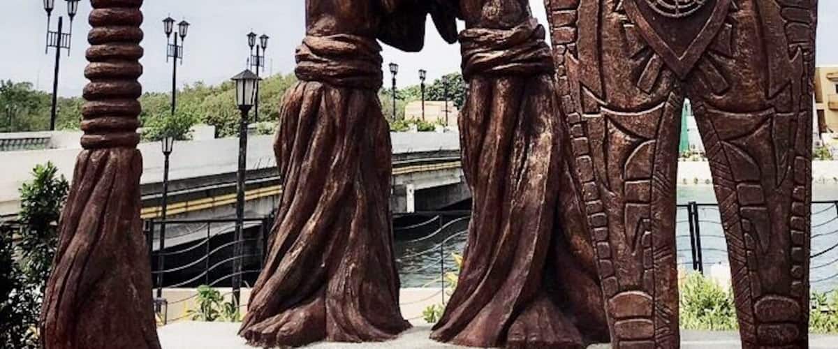 The 15 foot bronze image of Datu Paiburong Unang Hangaway , designed and conceptualized by local artist Boy Maculino, symbolizes the Ilo-Ilo Dinagyang Warrior. The herritage statue showcasing iloilo City’s famous Dinagyang Festival.
#details #photo#sweepstakes