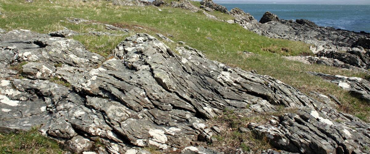 Loch Indaal Lighthouse (Mehr Informationen) mit dem zugehörigen Wärterhaus (Mehr Informationen) bei Port Charlotte (Mehr Informationen).