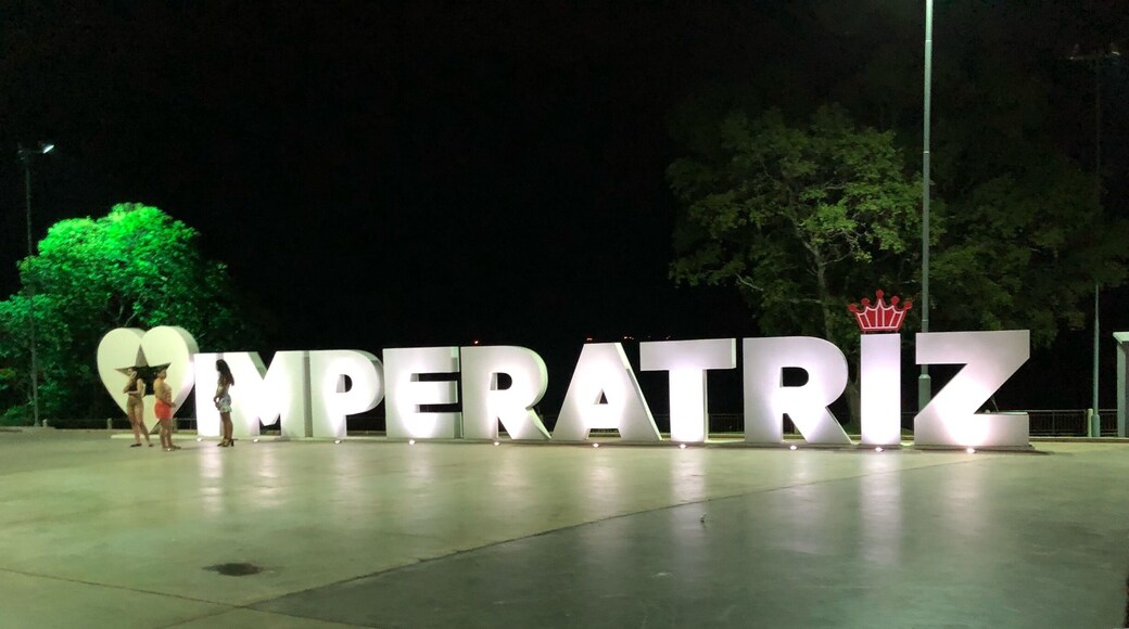 There is a large river walk with playground for children. There are venders food and other things. The have a large stage at one end of the park and a lagoon in the middle. It’s follow next to the river local there in the evening also local fish and sea food market. #LikeAlocal