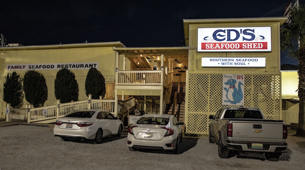 Great seafood at an okay price. On the Causeway between Mobile and Spanish Fort it has consistenly been a goto place for seafood.