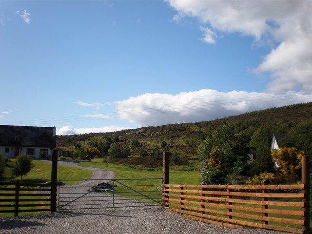 House and Drive below Tom an Fhearna