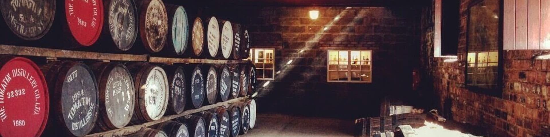 📍Tomatin Distillery, Tomatin.
Located approximately 15 miles South of Inverness and located just off the A9 road, lies Tomatin Distillery. Although it is thought whisky had been produced on the site as far back as the 16th century, the distillery was officially founded in 1897. The distillery operated with only 2 stills up until 1958, after this time more stills were gradually added, resulting in 12.5 million litres of whisky being produced annually. By 1987 the distillery was referred to as the largest single malt distillery in Scotland, although during the mid 80s, stills were actually being dismantled, resulting in the distillery's capacity being cut to 5 million litres, as of today the distillery is producing 2.5 million litres annually. Due to liquidation of it's owners in 1986, the distillery was bought over by Japanese group Takara Shuzo, who own the distillery to this day. Although the distillery has declined in overall production, it still boasts a fine array of whiskys including single malts aged 12,14,18,25 and 36 years old, aswell as the Cu Bocan and blends such as Antiquary and Talisman. A thoroughly enjoyable tasting tour had by all!🥃 #likealocal