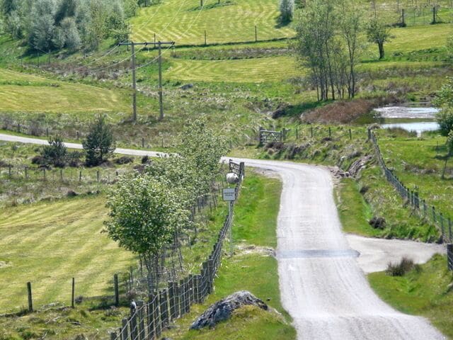 Minor road near Brin Mains.